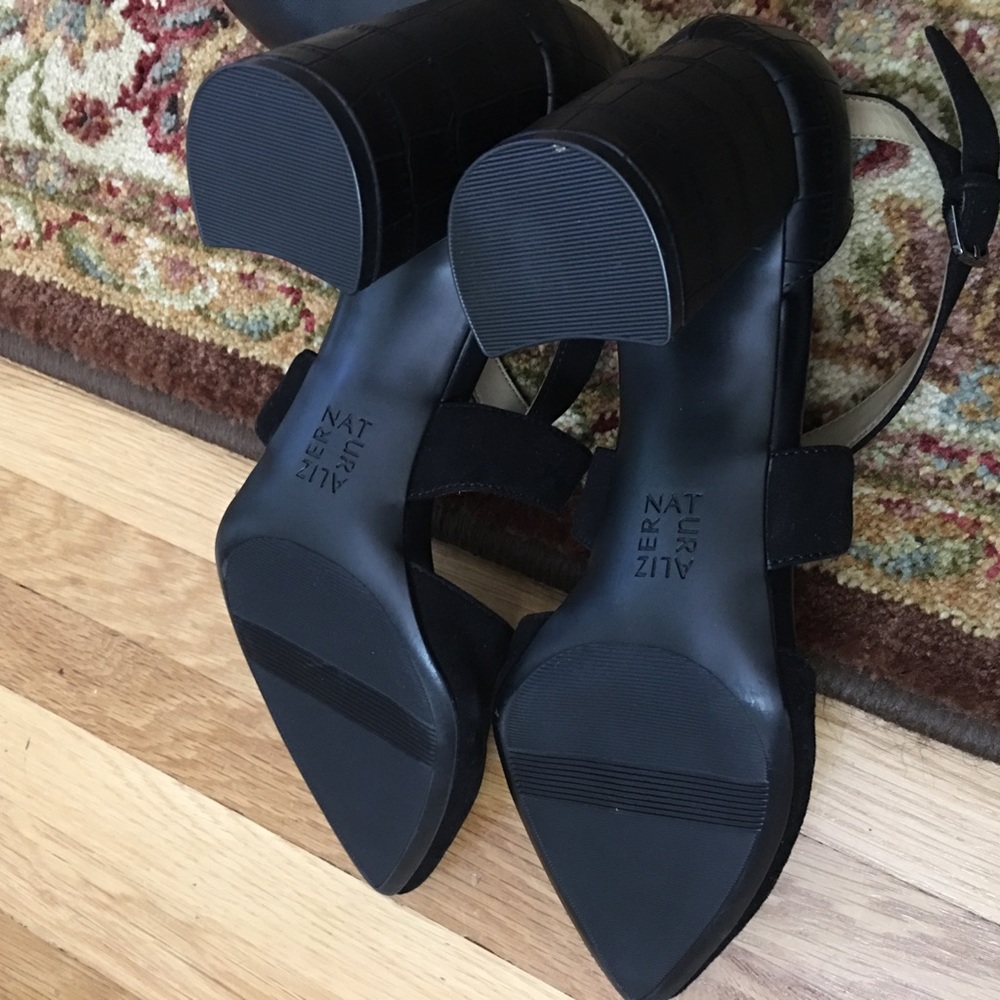 Naturalizer Black Heels - Picture 4 of 4